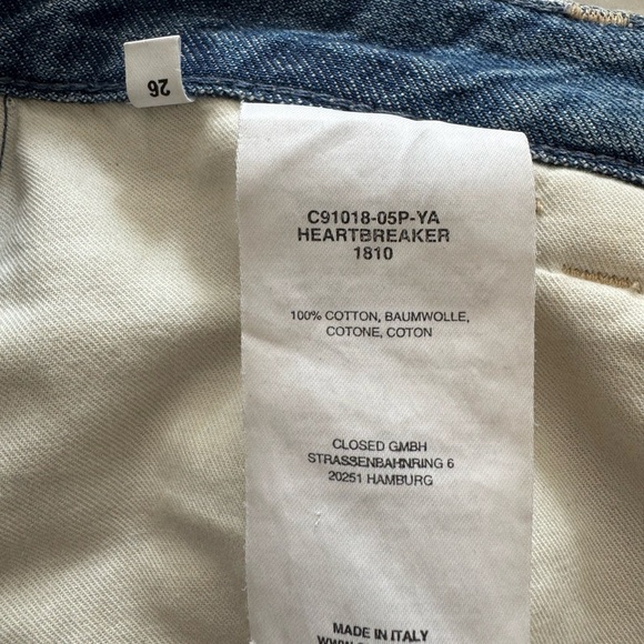 Closed Blue Denim Jeans, cropped with star design - Picture 5 of 6